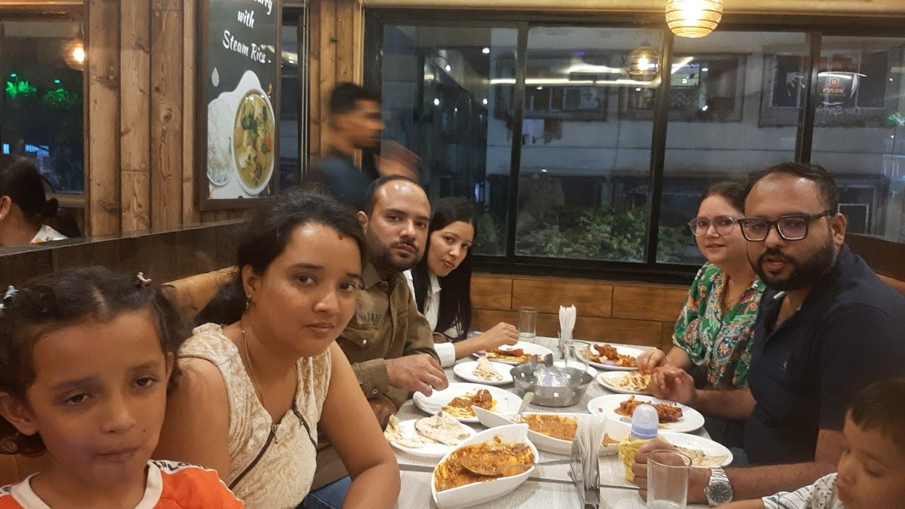 आज की बर्थडे पार्टी रेस्टोरेंट में #बर्थडे‌‌।  पार्टी 