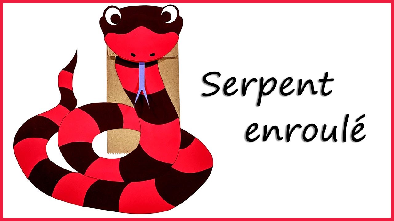 Belle marionnette serpent avec un sac en papier