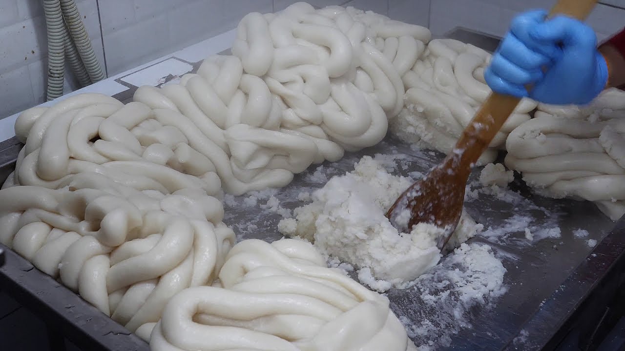 매일 직접 뽑는 가래떡 떡볶이 / korean rice cake - tteokbokki / korean street food