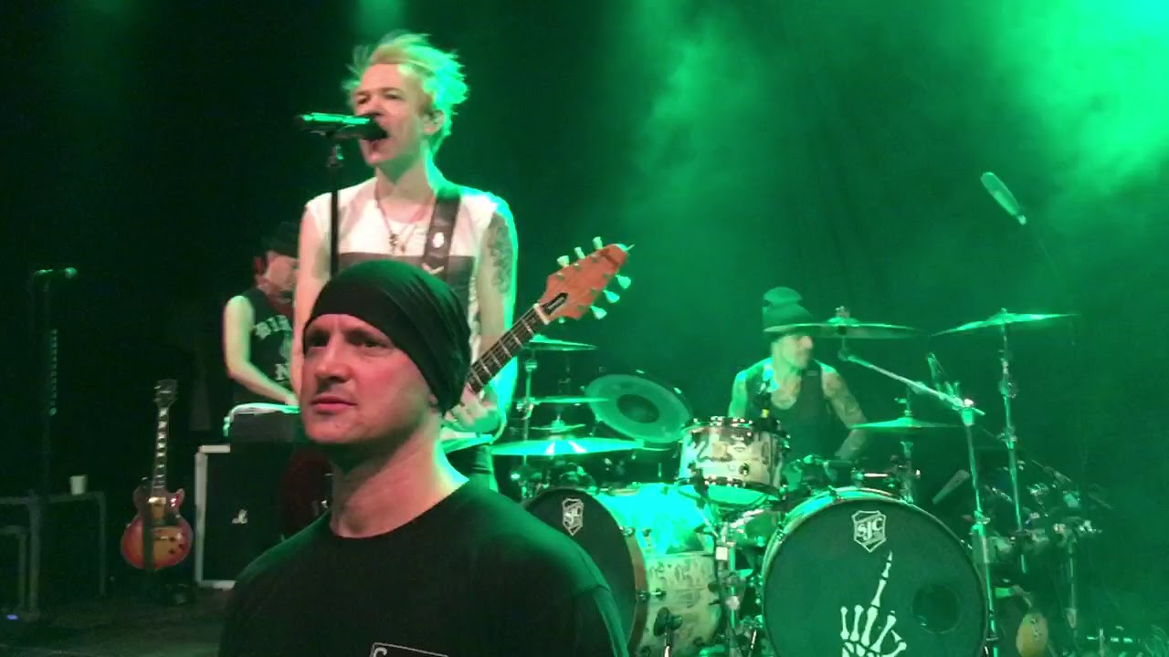 Sum 41 @ Cologne, GER 08/02/20 - Skumfuk