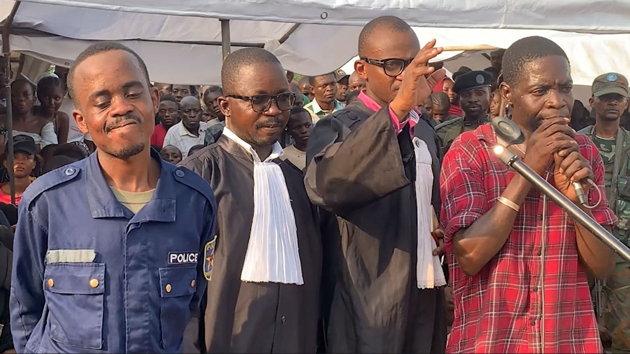 UN MILITAIRE SE TRANSFORME EN CRIMINELS COLABORER AVEC LE BRACAGE