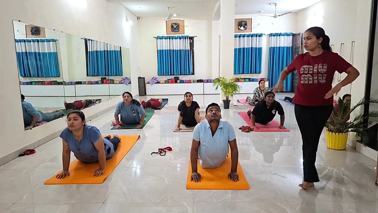 गारंटी है सिर्फ 5 दिन मे पेट सपाट कमरपतली । घर मे आराम से करे ये Exercise #fatloss#yogawithamrika 