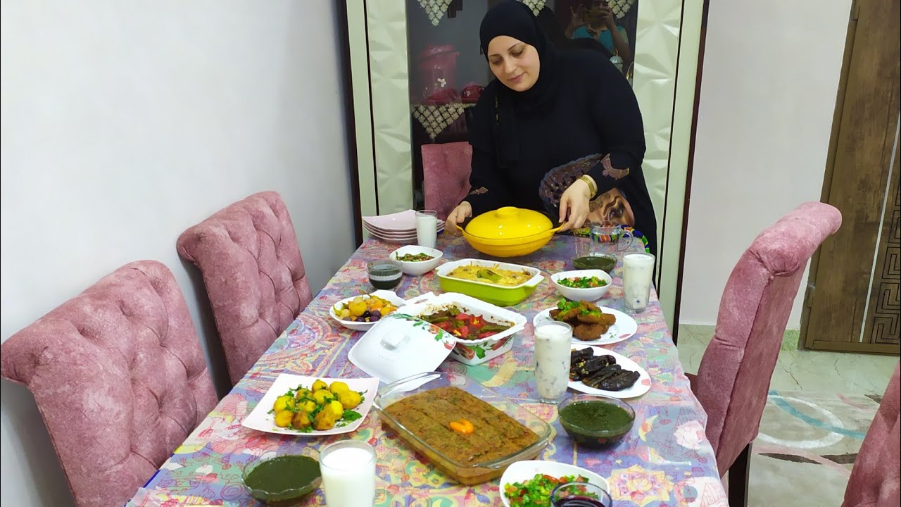 سفره كلها اكل شعبي من الدرجه الاولى