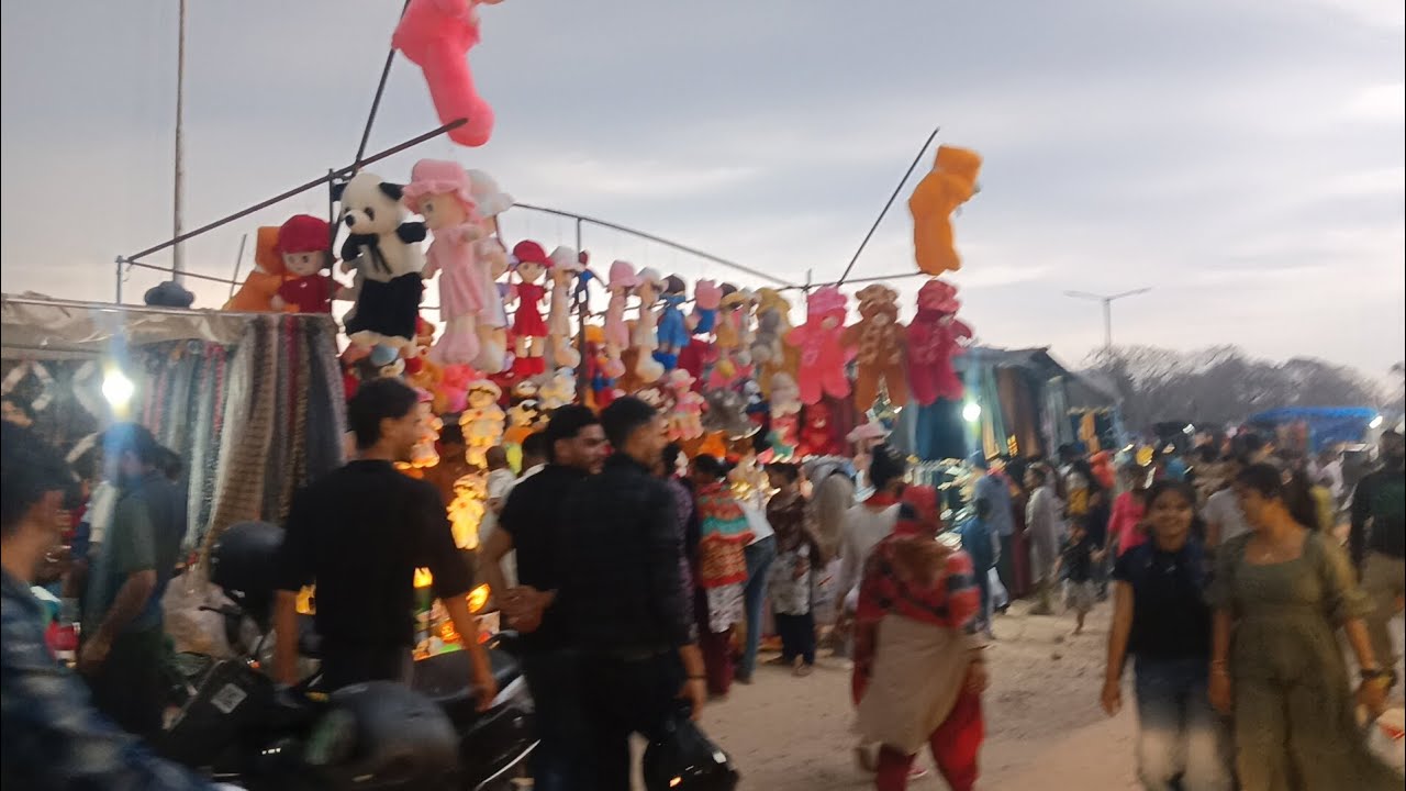 हेलो दोस्त आज हम आये हैं हरिद्वार सेक्टर नंबर 4 व्लॉग वीडियो सूट करने