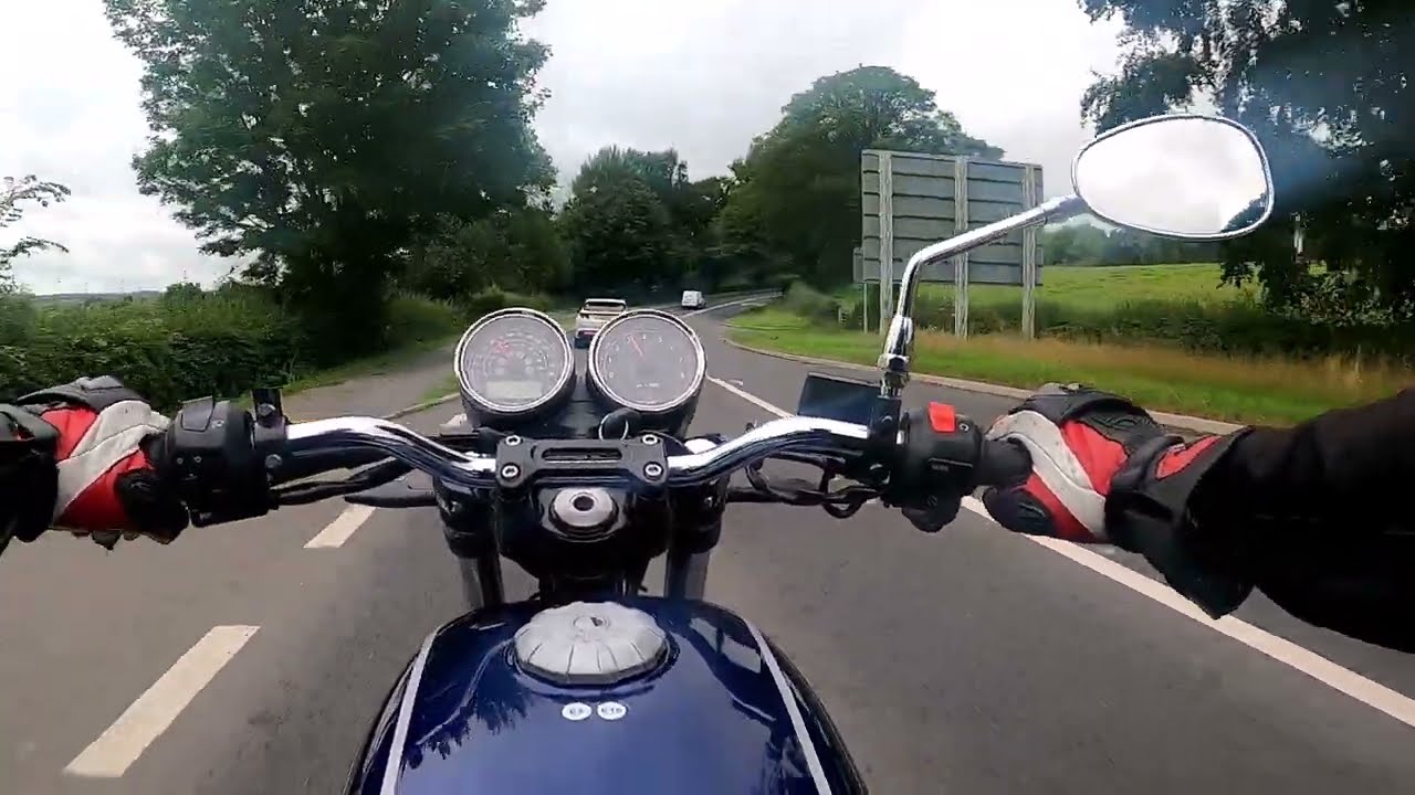2021 Moto Guzzi V7 Special Walkaround & Test Ride