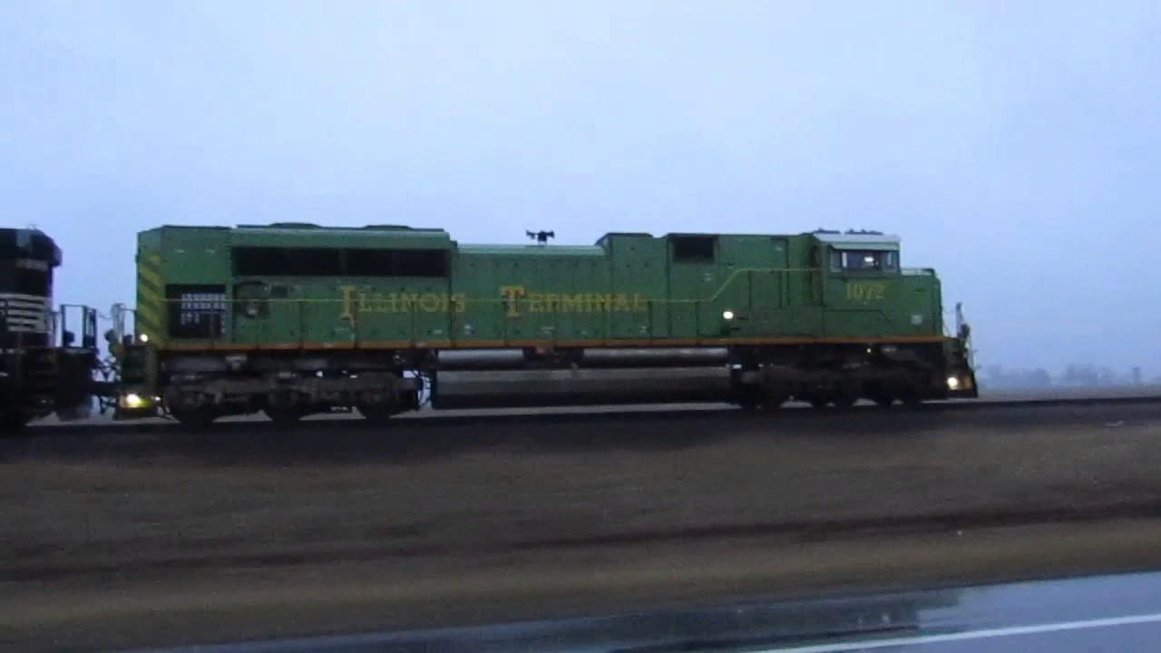 1/15/17 - Pacing NS 1072 Illinois Terminal Heritage Unit leading NS 223