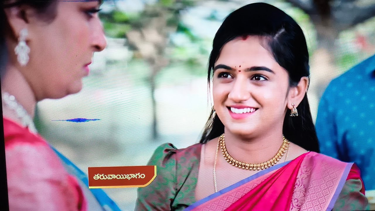 సునంద దగ్గర ఆశీర్వాదం తీసుకుంటున్న ఆనంది