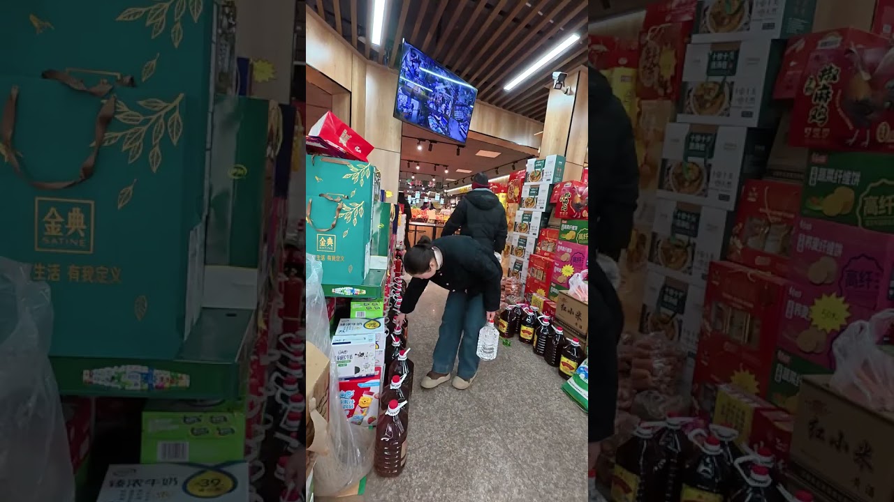 老鄉們該回家過年啦，老話說，無論家有多遠，都要常回家看看，過年倒計時還有五天，提前回家看看父親，離家再遠，跟永遠在這里，愿所有的團圓，都不被距離阻攔#常回家看看#過年回…