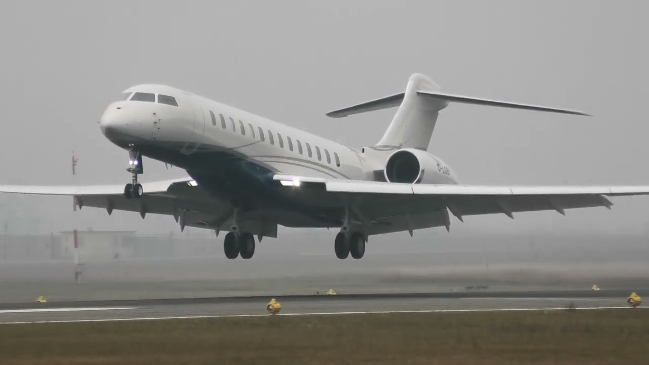 Bombardier Global 7500 G-LOBY landing at Zurich Airport