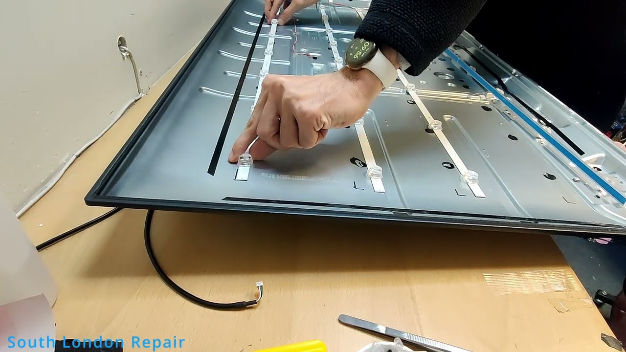 Hisense TV won't turn on - Backlight replacement - Screen is glued Hisense 50A6GTUK