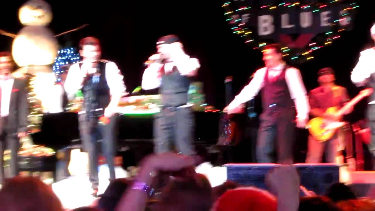 Jon & Donnie's kisses.MOV