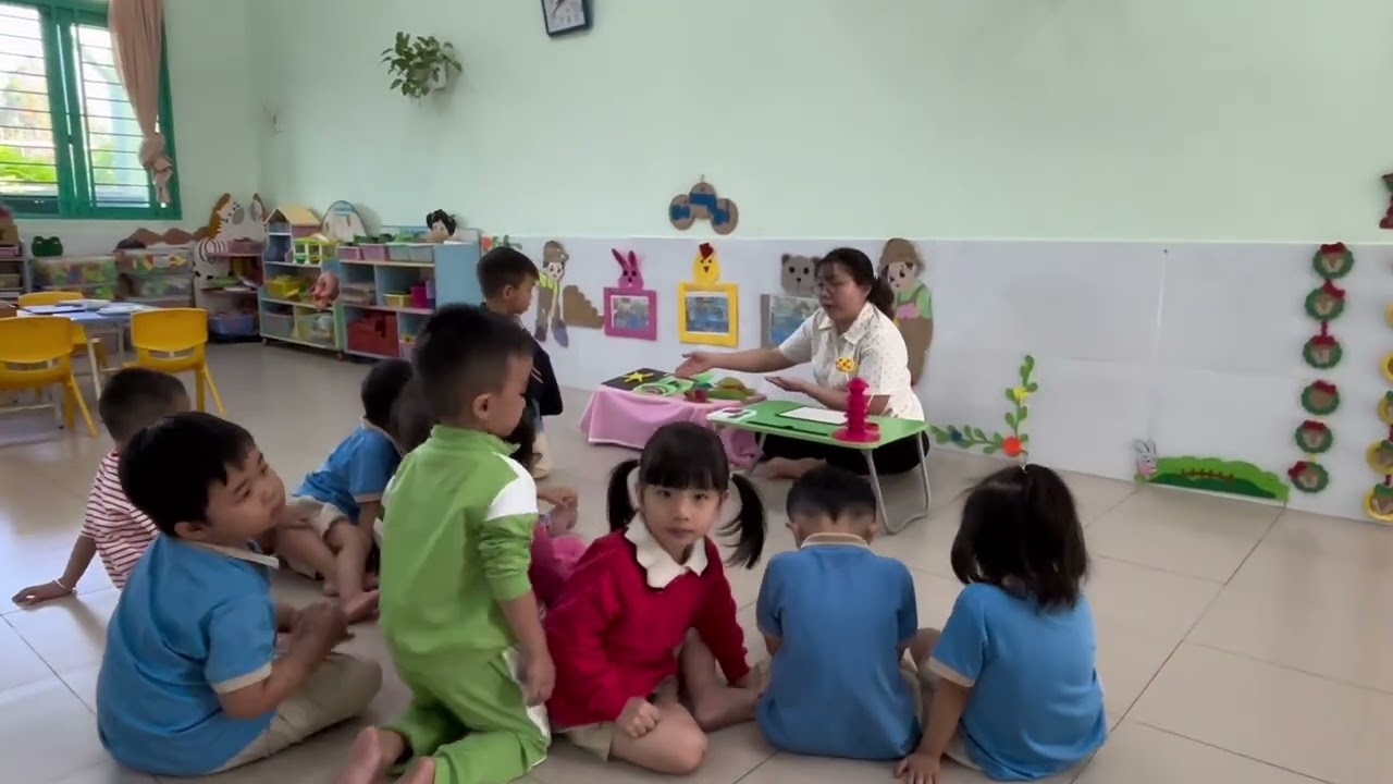 Hoạt động  Bé tạo hình từ kỹ năng lăn dài