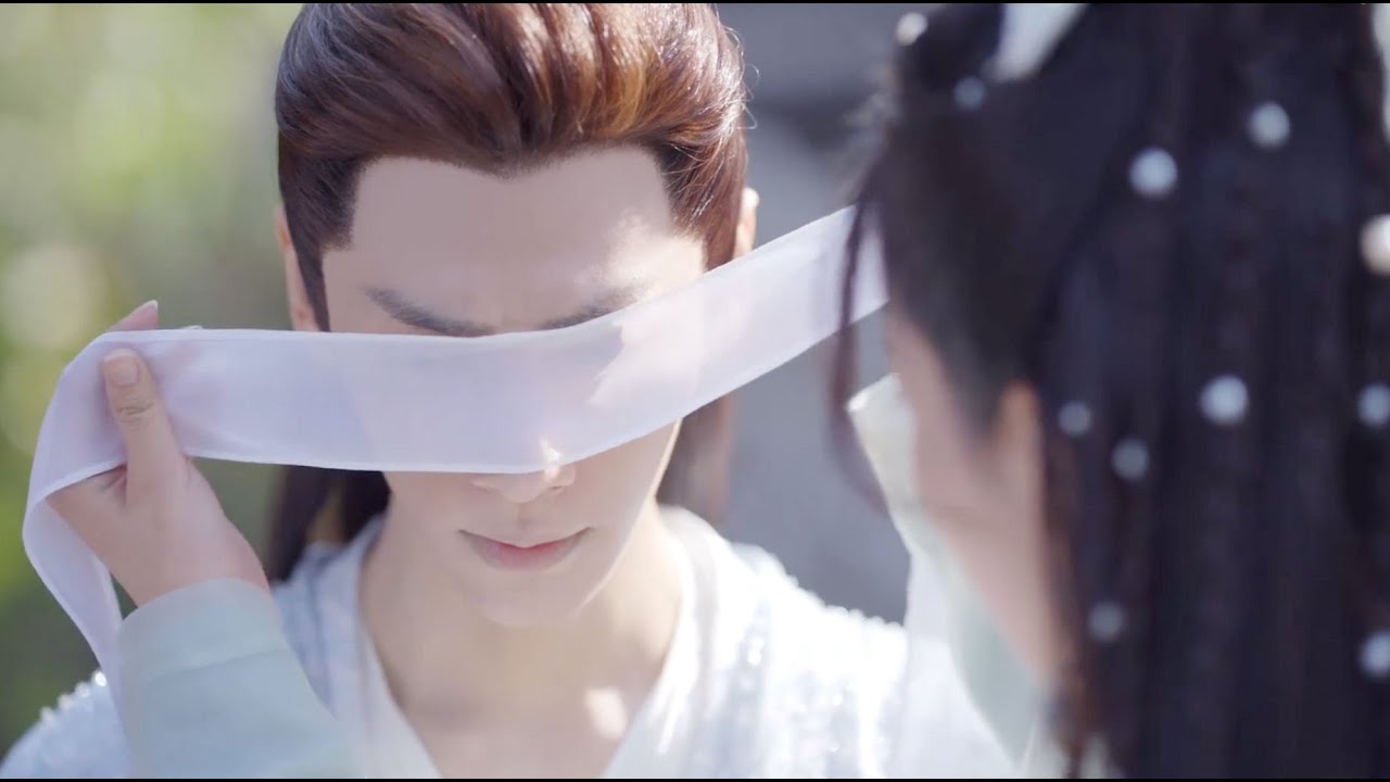 灰姑娘幫戰神戴上眼罩，兩人曖昧氣氛簡直就是像婚後生活一樣！#长月烬明 | 罗云熙 白鹿 陈都灵 邓为 孙珍妮 耿业庭 于波 黄海冰