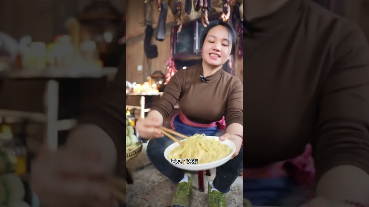 家人们！苗家阿妹的私藏美味来啦，贵州土麦子面，老品种麦子石磨磨粉，手工擀的面条黄澄澄，煮好筋道又带麦香！干拌面、水煮面都好吃吃，一方水土养一方人，大家带一单去尝尝吧！😊 #家乡味道#农村生活
