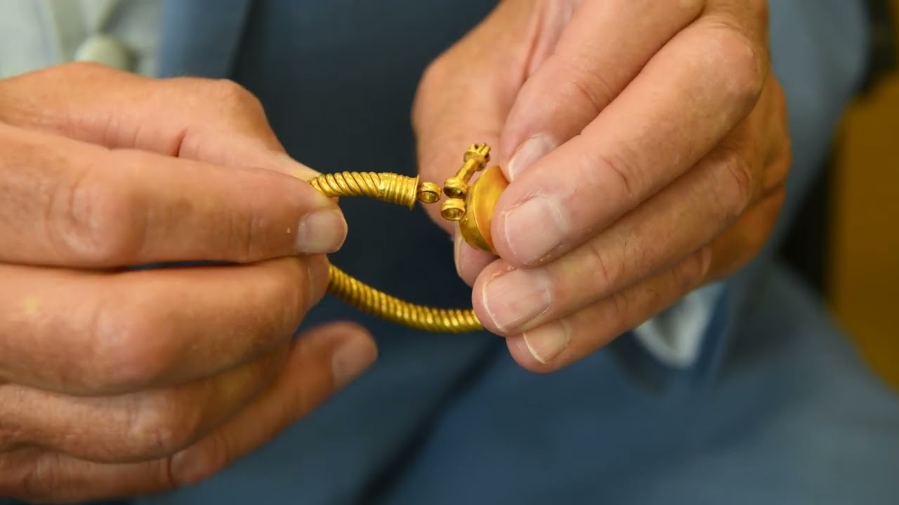 Roman Gold Bracelet with 'Eye' Cabochon Lot 0154 with Tim Wonnacott