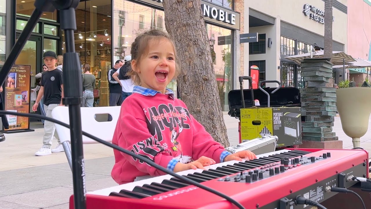 Joy To The World - 4-Year-Old AMAZED EVERYONE