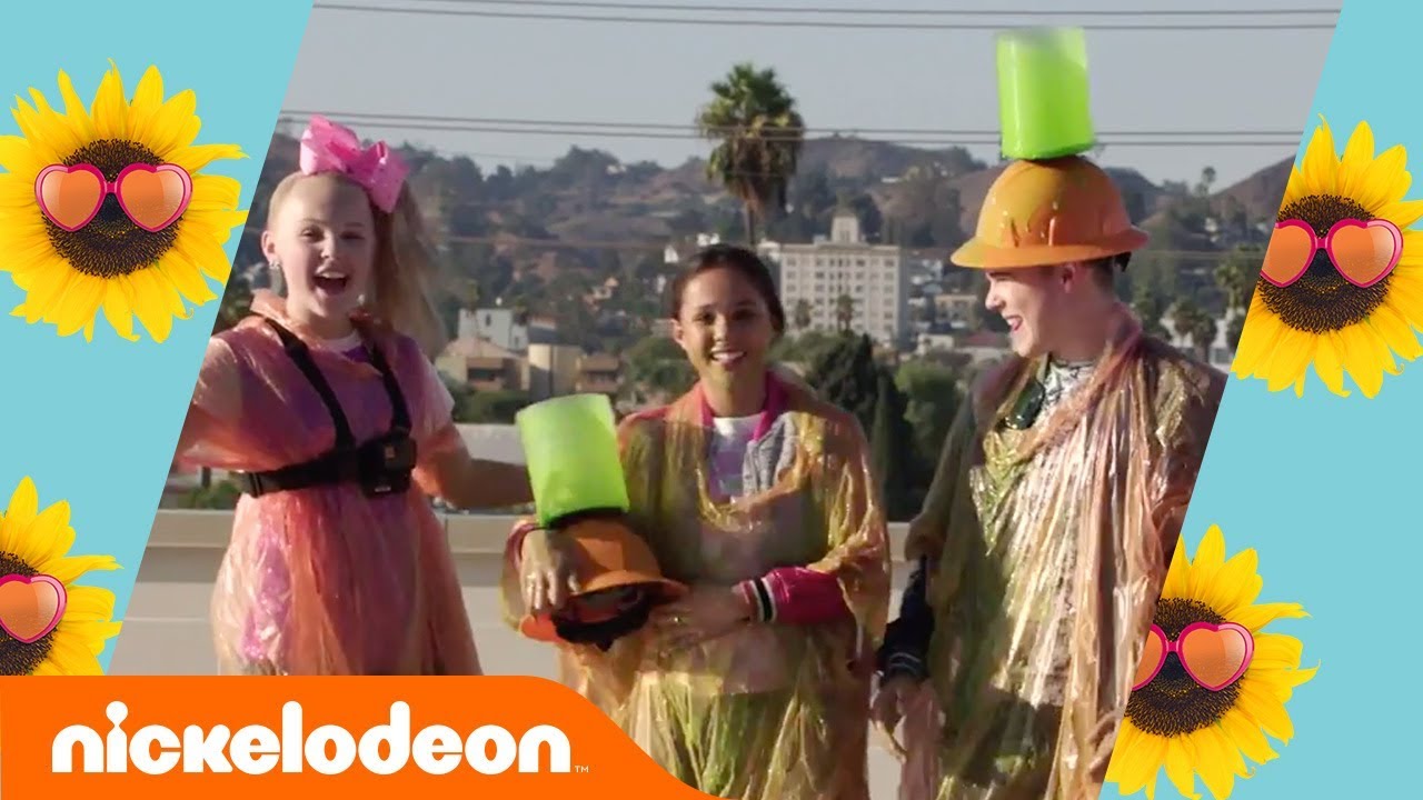 JoJo Siwa, Breanna Yde & More Play ‘The Slime Challenge’ 💚 | Gaming IRL | 