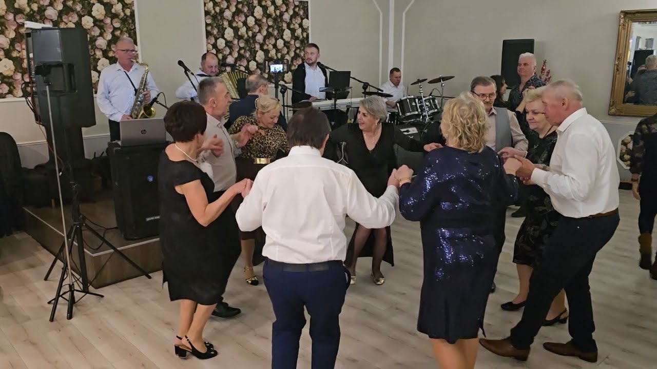 ZOBACZCIE TEN KOROWÓD!  „Krasnoludki” porwały wszystkich do wspólnej zabawy!