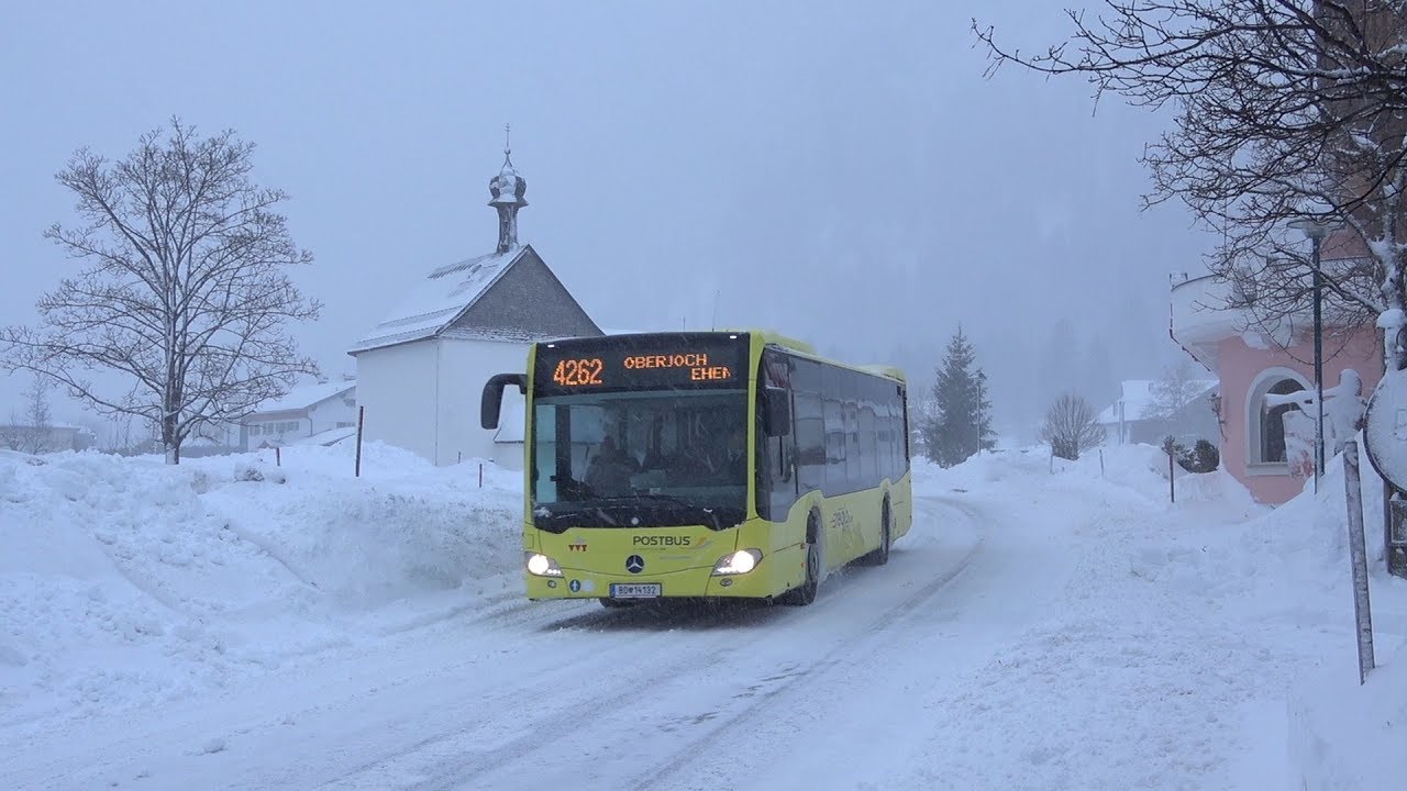 Postbus Tirol im Schnee
