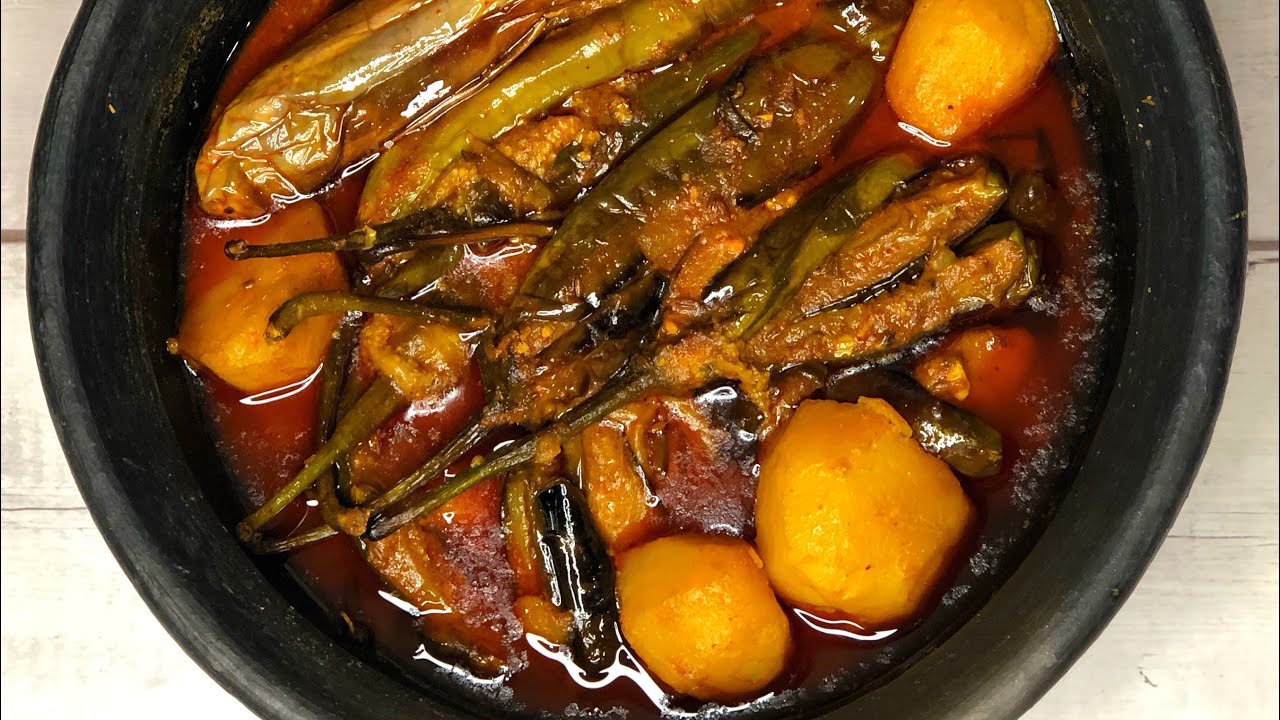 Kashmiri Wangan Aalve | Brinjal aur Aloo ki Sabzi | Traditional Kashmiri Dish | Kashmiri Zaika