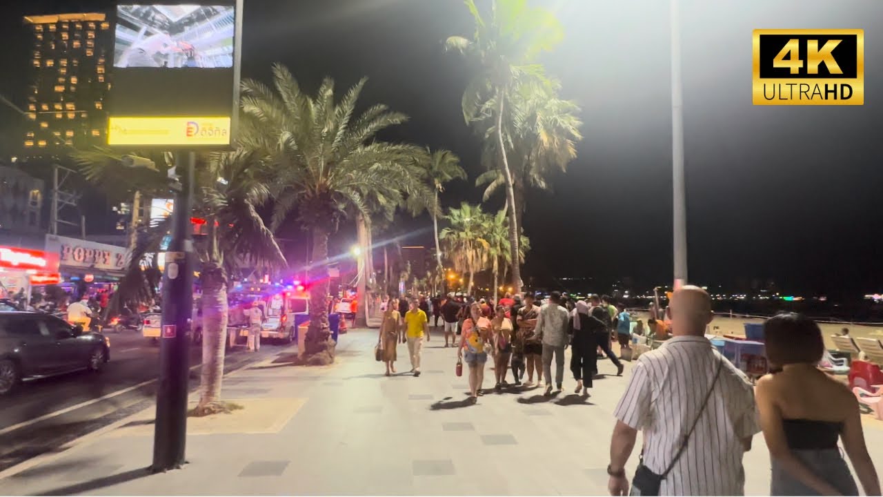 Pattaya Beach 👣🚶🏻: Evening Walk - High Season