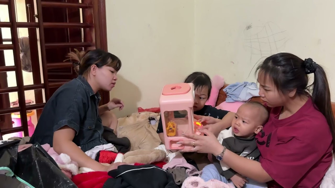 Thối Nhất Quyết Giữ Của Không Cho Hoài Quần Áo Em Bé