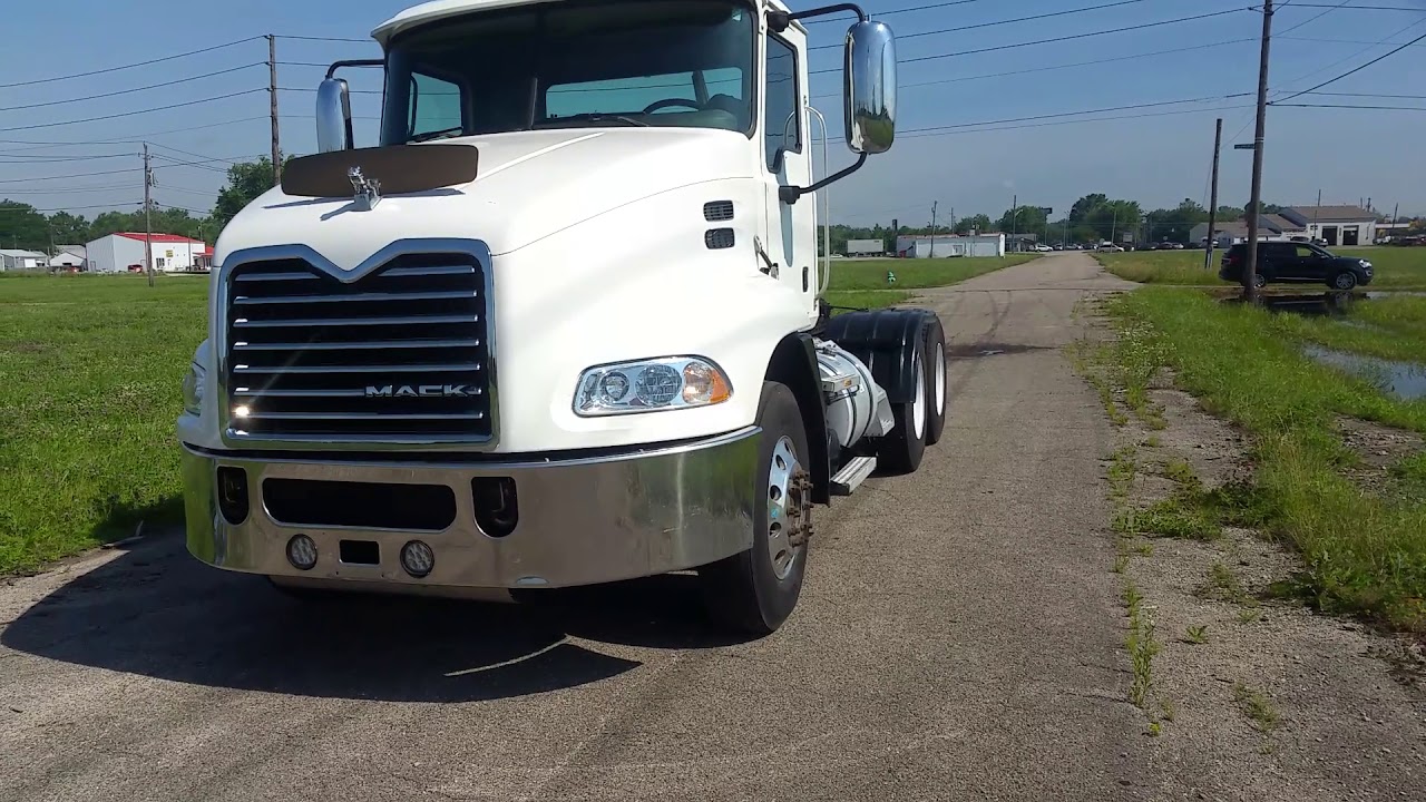 2008 Mack Pinnacle CXU613 Dual Line Wet Kit Day Cab