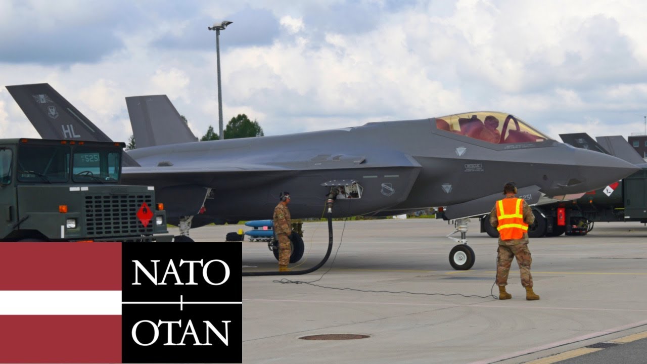 Черные Вдовы в Латвии. Истребители F-35A Lightning II ВВС США приземлились на дозаправку.
