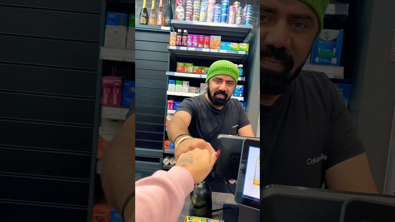 I thought she was giving me money 💴 but she asked vape instead 😅 