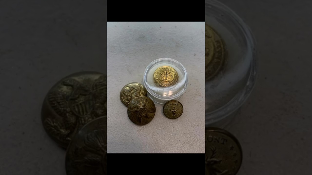 Buttons #countrydiggers #buttons #dumpdigging #metaldetecting #treasurehunting #collection