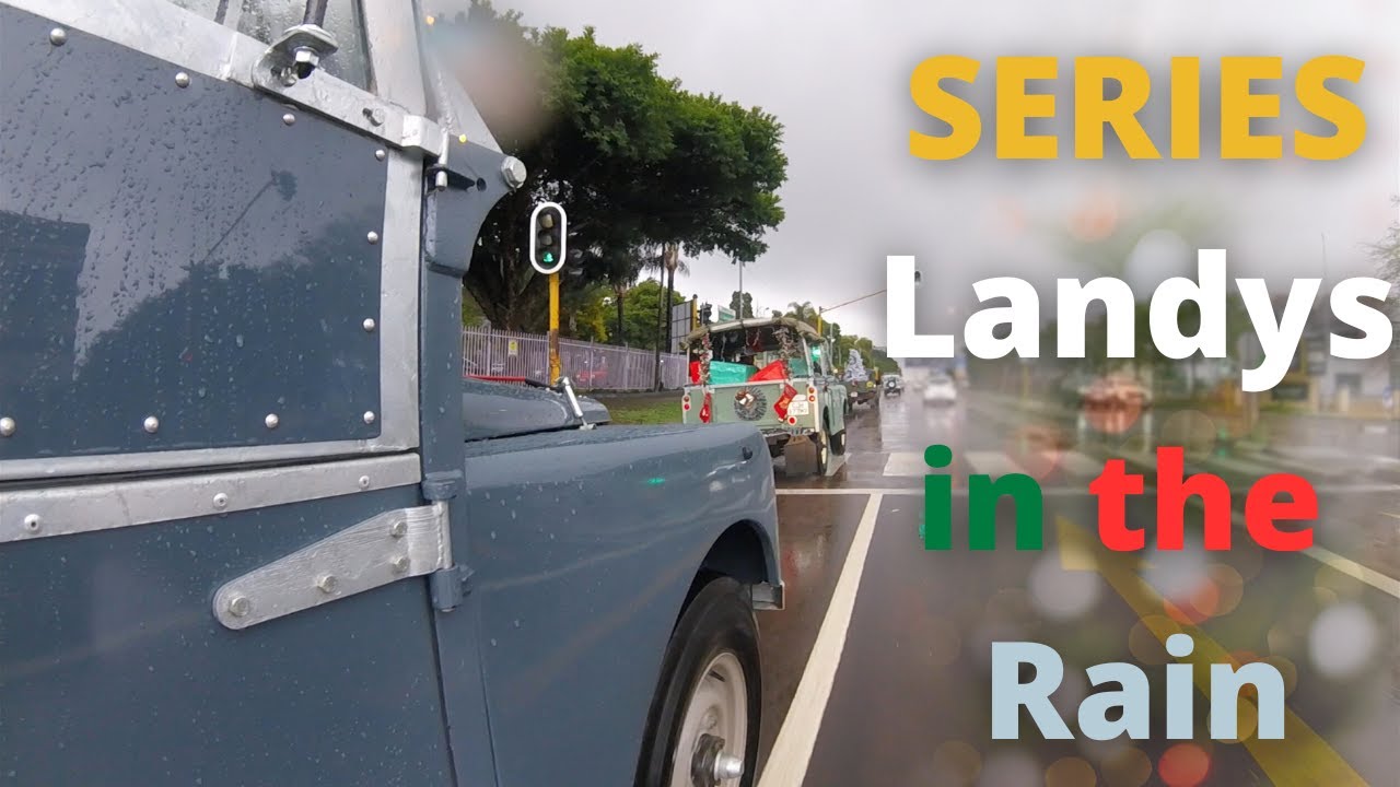 Ездить под дождем с кучей Land Rover Series было невероятно весело.