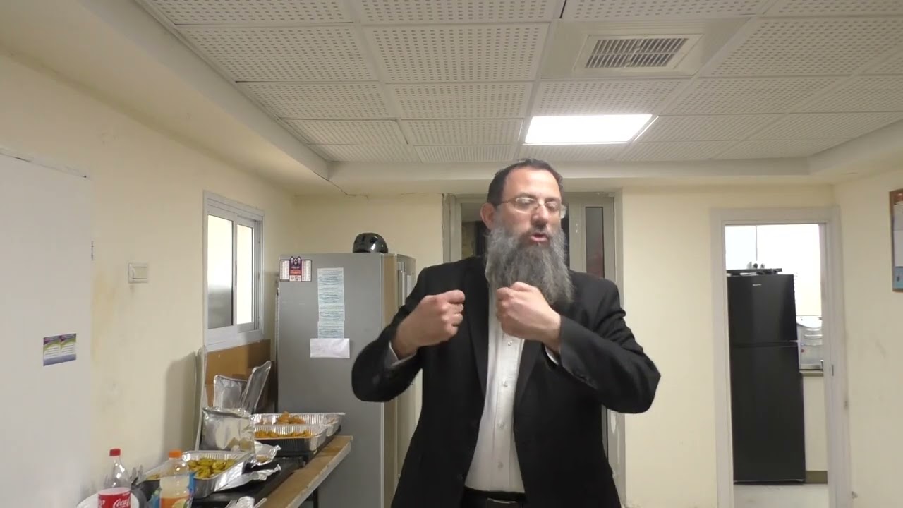 21. עולת העוף ועולת בהמה - שתי דרכים בעבודת ה' | ד''ת קצר לפרשת ויקרא. הרב אריאל אלקובי שליט''א
