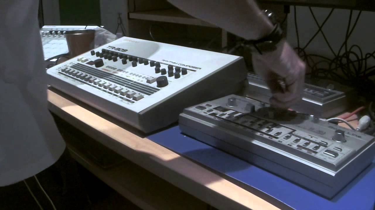Paolo (paolo sapia) Techno Live - Roland TR-909 - TB-303