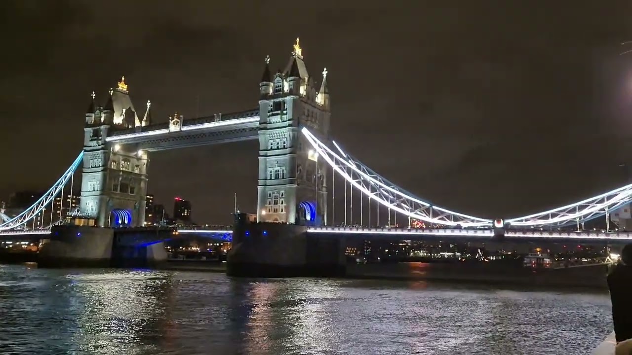 Tower Bridge New Year Firework 2024/5