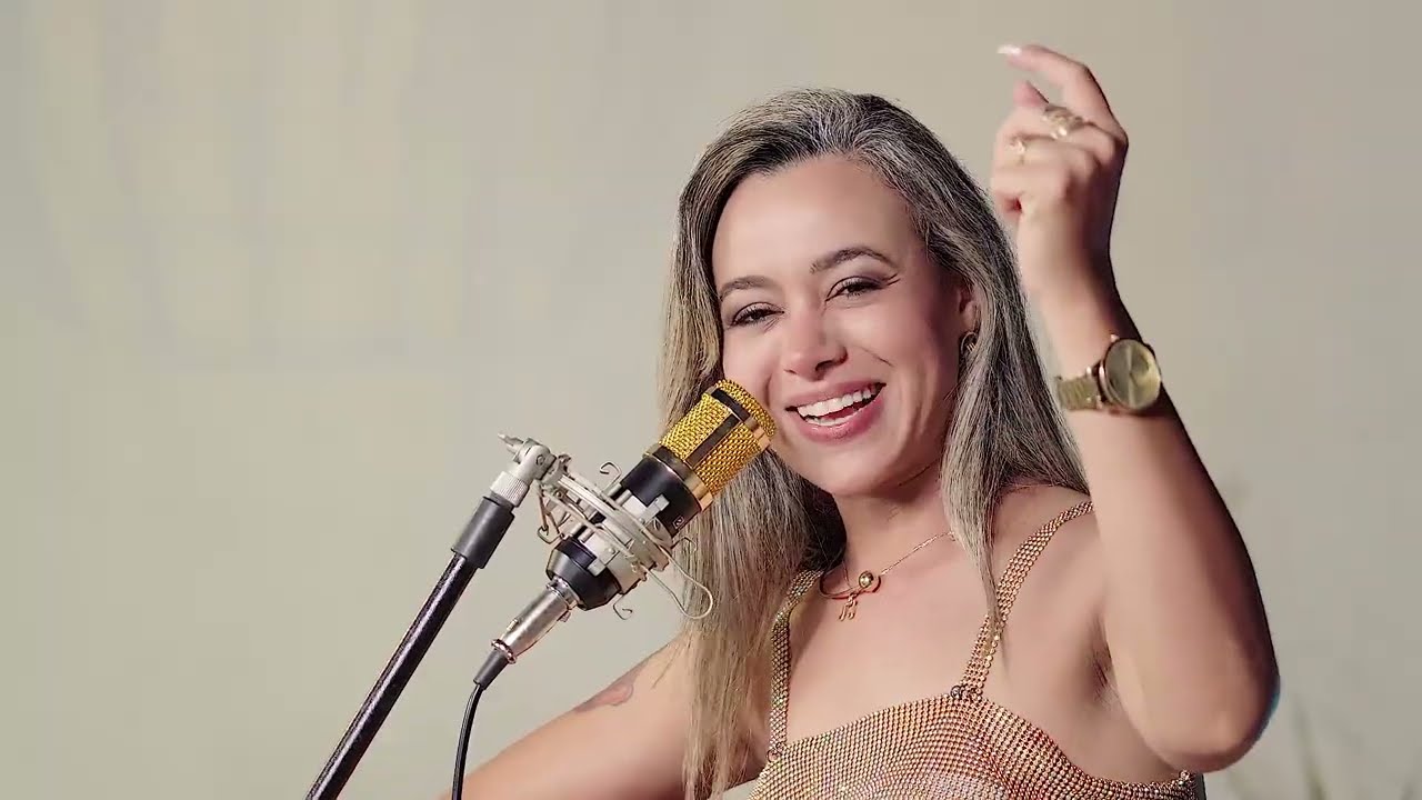 TOCA AQUELE TELEFONE MUDO- Luanna Raquel