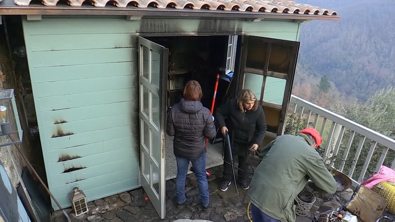 Un incendio distrugge la libreria 
