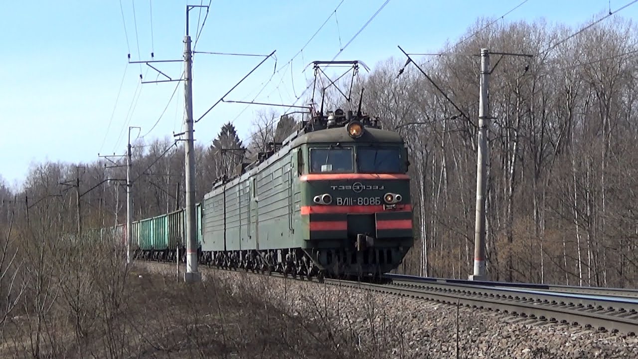 Зелёный тройник ВЛ11.8-808Б/811 посреди лесов / Electric loco VL11.8-808/811 with freight train