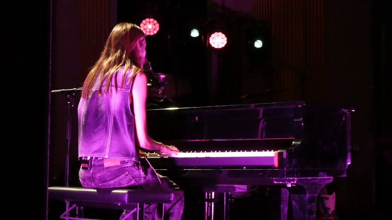 Charlotte Cardin - Next to you (new) @ Paris, Fnac Live 2023