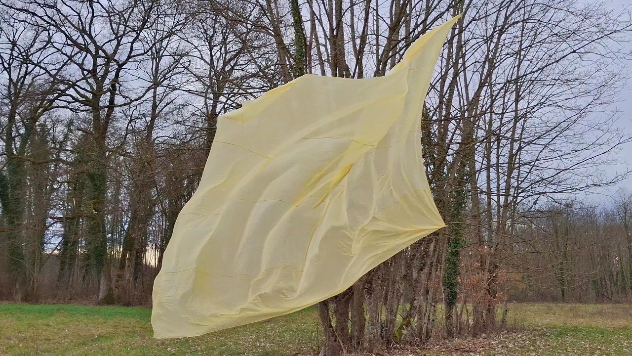 The wind blows romance into the silk
