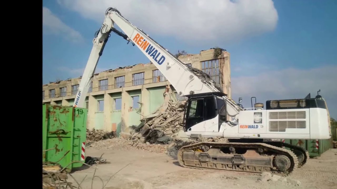 Abriss der ehemaligen Flugzeug- und Montagehalle in Schkeuditz