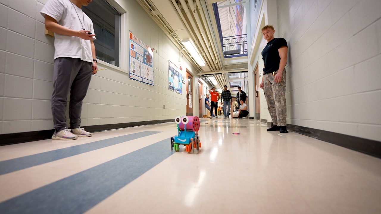 🤖 This robot doesn’t just walk... it DELIVERS.