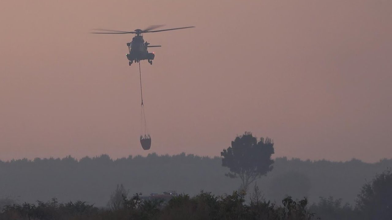 Katonai helikopter érkezett erdő- és bozóttűz oltására Kenyeribe - 2024.09.07.