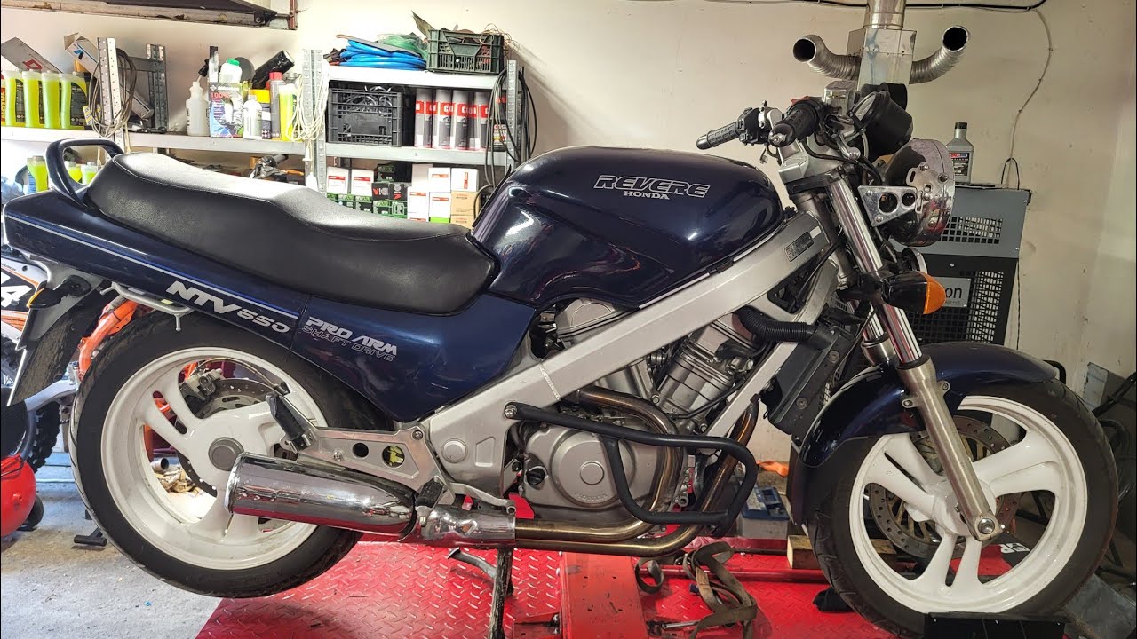 Honda NTV 650 czyli reanimacja poczciwej babci. Wykazuje chęci do życia.