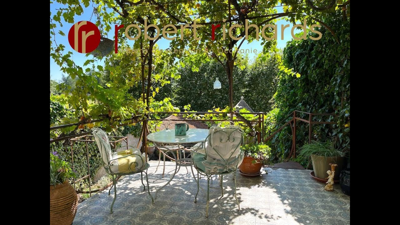 Maison à vendre CAUNES MINERVOIS. Exceptional village home exclusive to Robert Richards