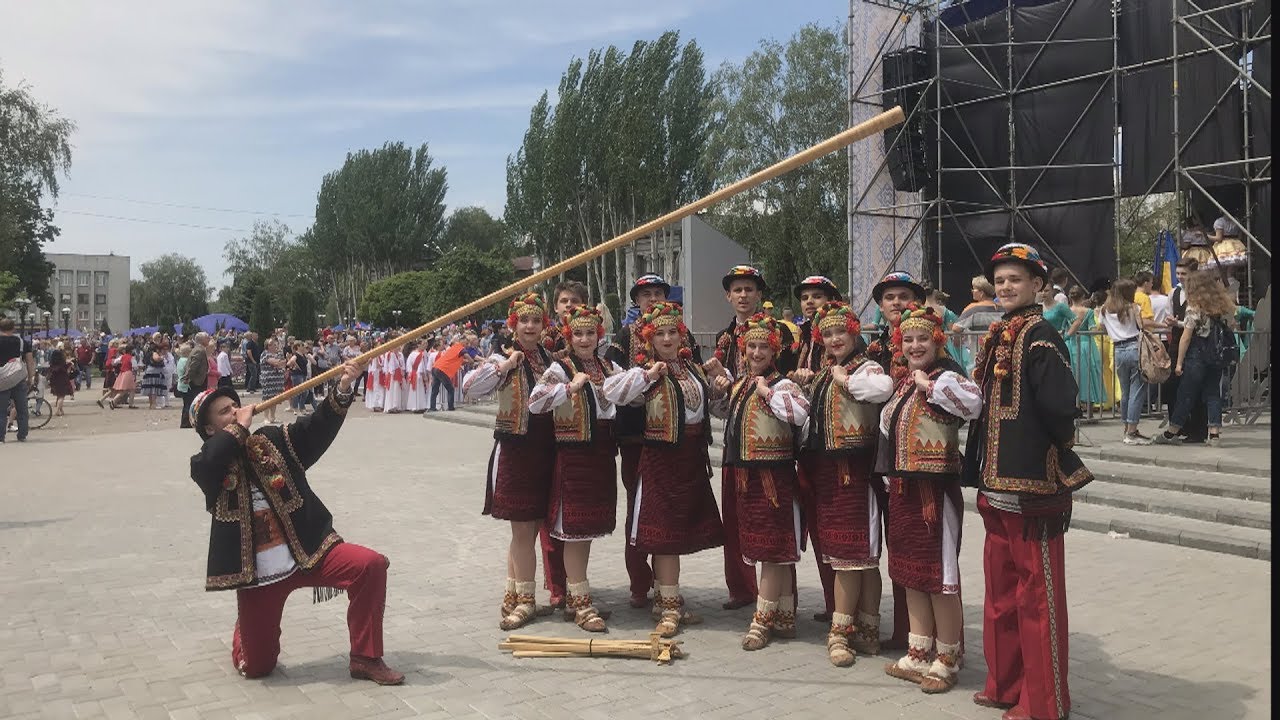 Танцювальний колектив «Дивограй» виступав на Донбасі