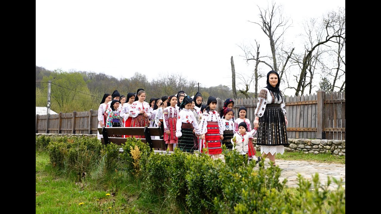 Anca Tămîși și Grupul “Cununița de flori”