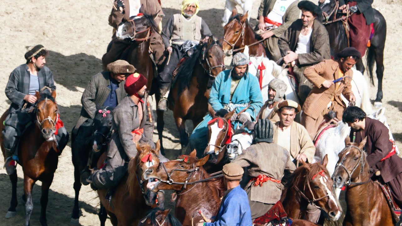 مسابقه بزکشی بدخشان و تخار در سبز بهار با چاپندازان از مزاز race bazkashi vs badakhshan Afghanistan