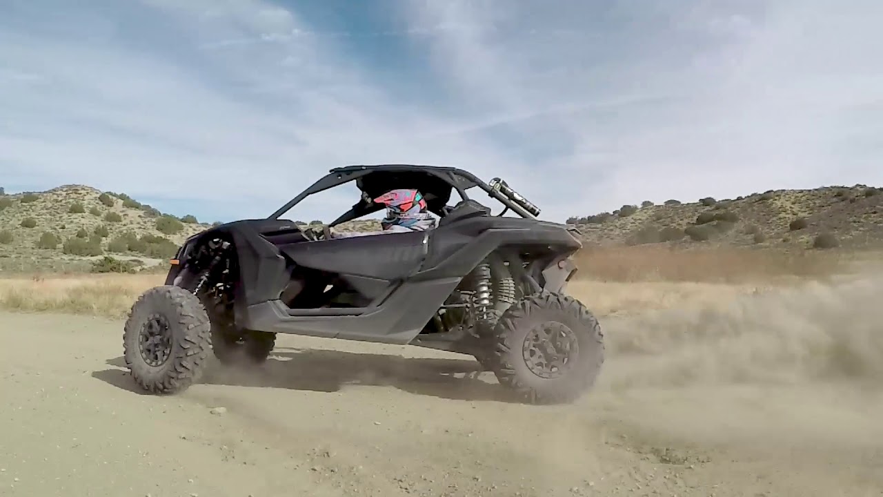 Canam X3 Mobbing The Desert
