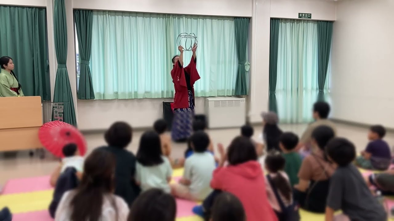 児童福祉施設で行われた和風リングマジックの様子
