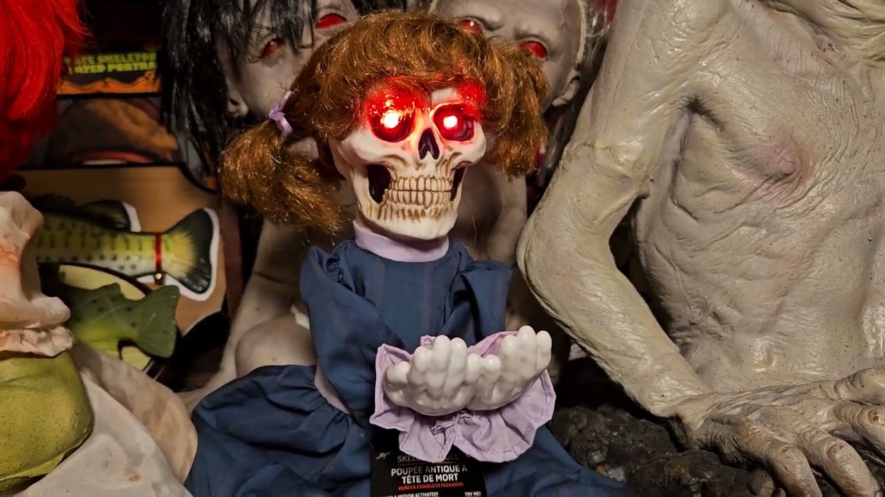 Tekky Design Halloween City 2022/23 Peekaboo Skeleton Doll